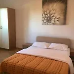 4-schlafzimmer-wohnung Mit Privatem Pool By Interhome Daire