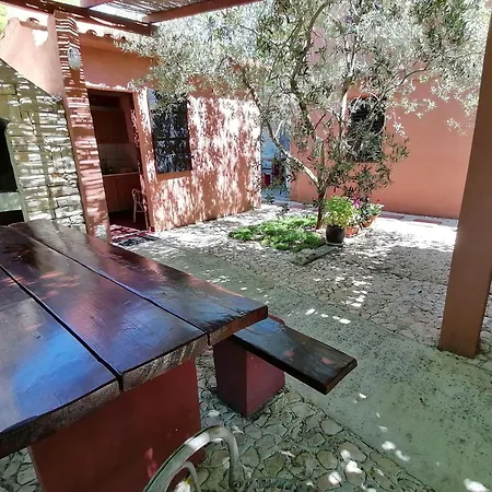 4-schlafzimmer-wohnung Mit Privatem Pool By Interhome Apartamento