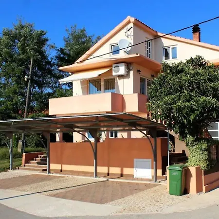 4-schlafzimmer-wohnung Mit Privatem Pool By Interhome