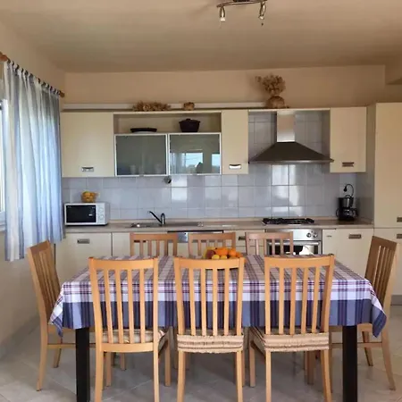 4-schlafzimmer-wohnung Mit Privatem Pool By Interhome Apartamento