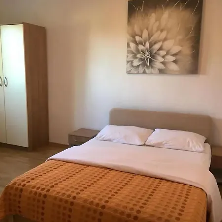 4-schlafzimmer-wohnung Mit Privatem Pool By Interhome Apartamento
