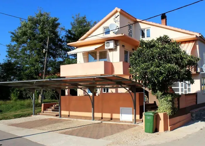 4-schlafzimmer-wohnung Mit Privatem Pool By Interhome