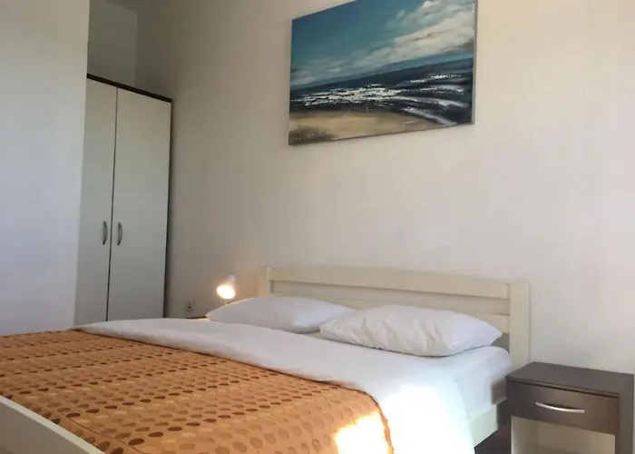 4-schlafzimmer-wohnung Mit Privatem Pool By Interhome شقة بريفلاكا