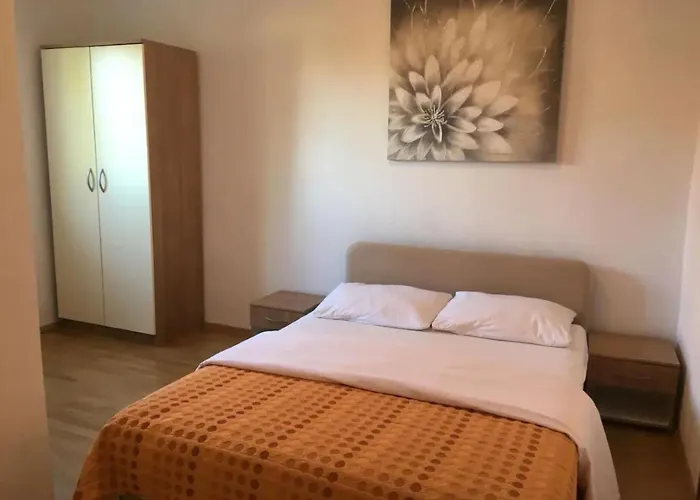 4-schlafzimmer-wohnung Mit Privatem Pool By Interhome Appartement